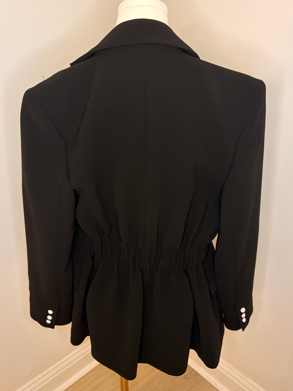 NWT LOLA JACKET In Black With Ruched Back Size 6US - Picture 6 of 13